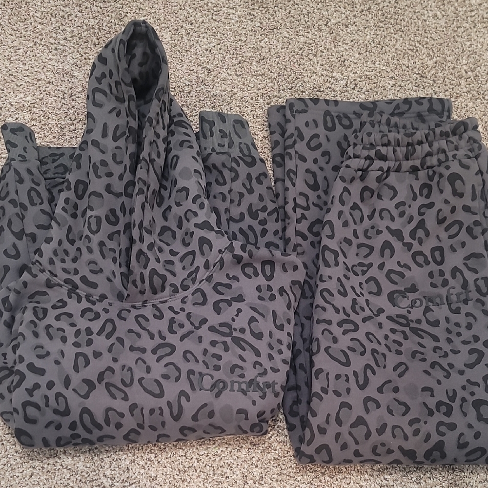 Comfrt Minimalist LE: Panther Print Hoodie & Sweatpants Set